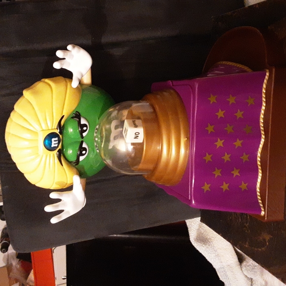 M&M GREEN JEANIE DISPENSER - Picture 4 of 4